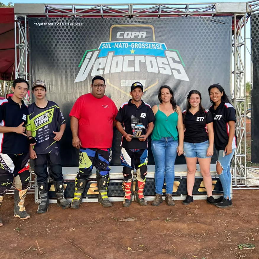 Equipe Nego Motos reunida em evento de motociclismo